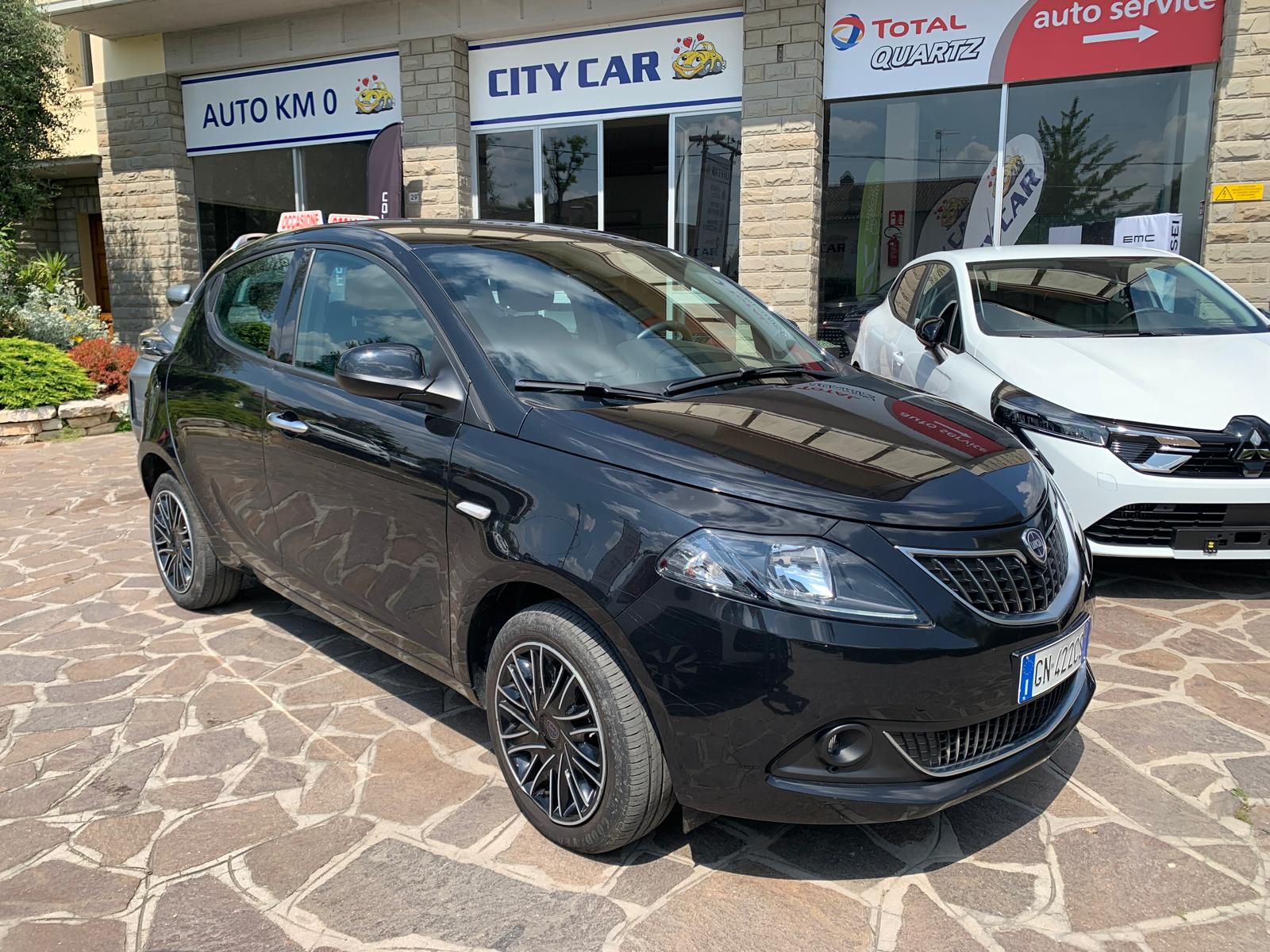Lancia Ypsilon 1.0 hybrid Gold