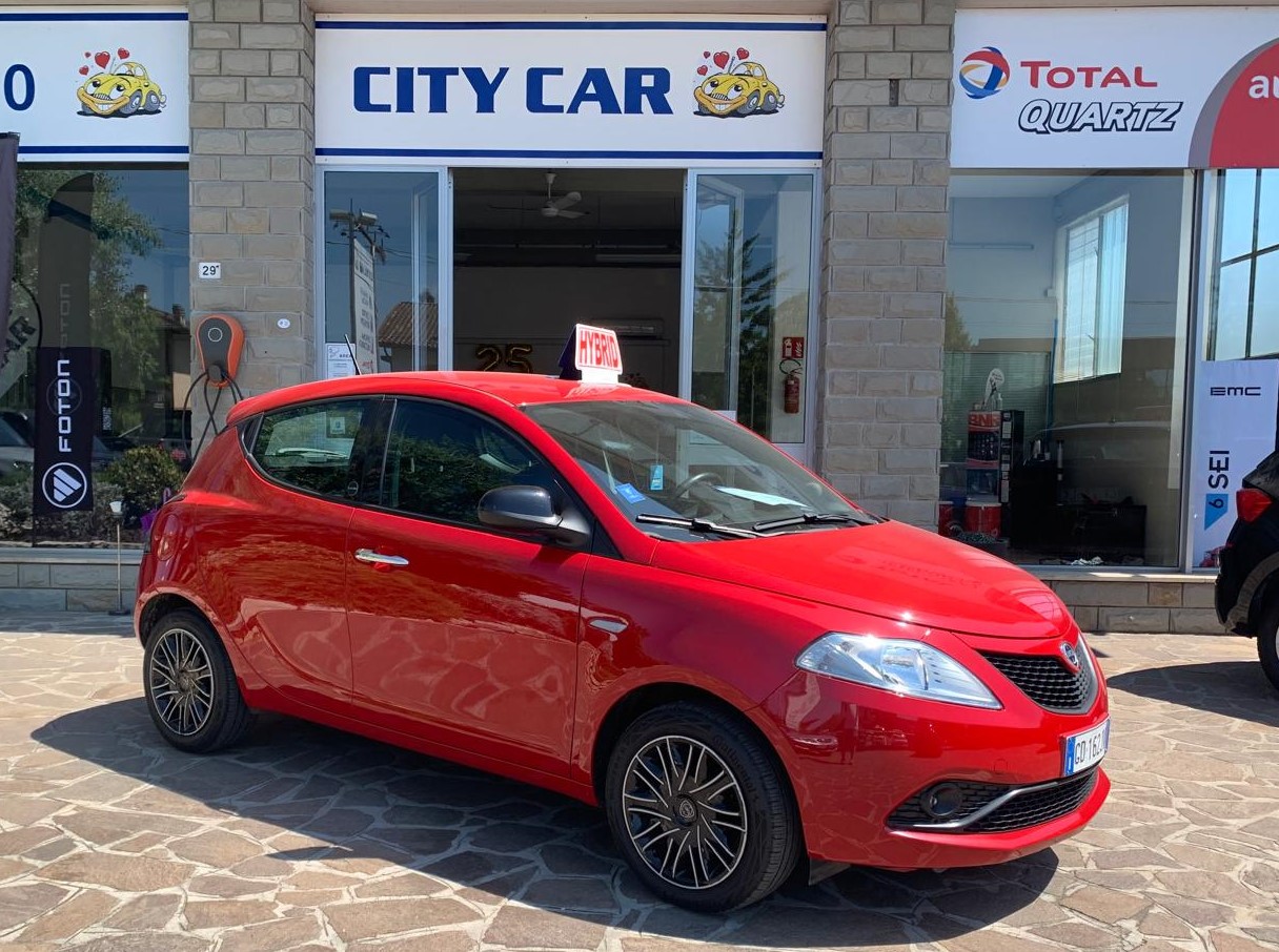 YPSILON 1.0 70cv Firefly Hybrid S&S Gold