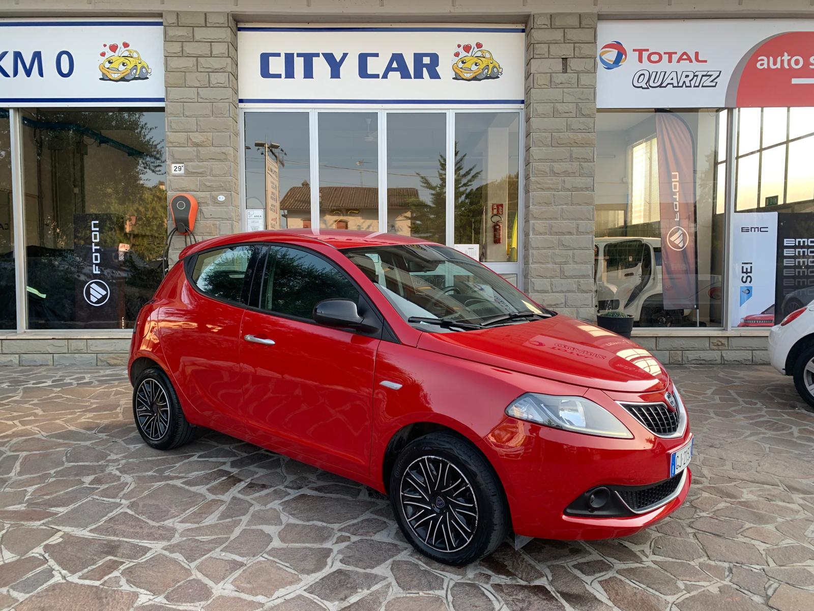 Lancia Ypsilon 1.0 firefly hybrid Gold